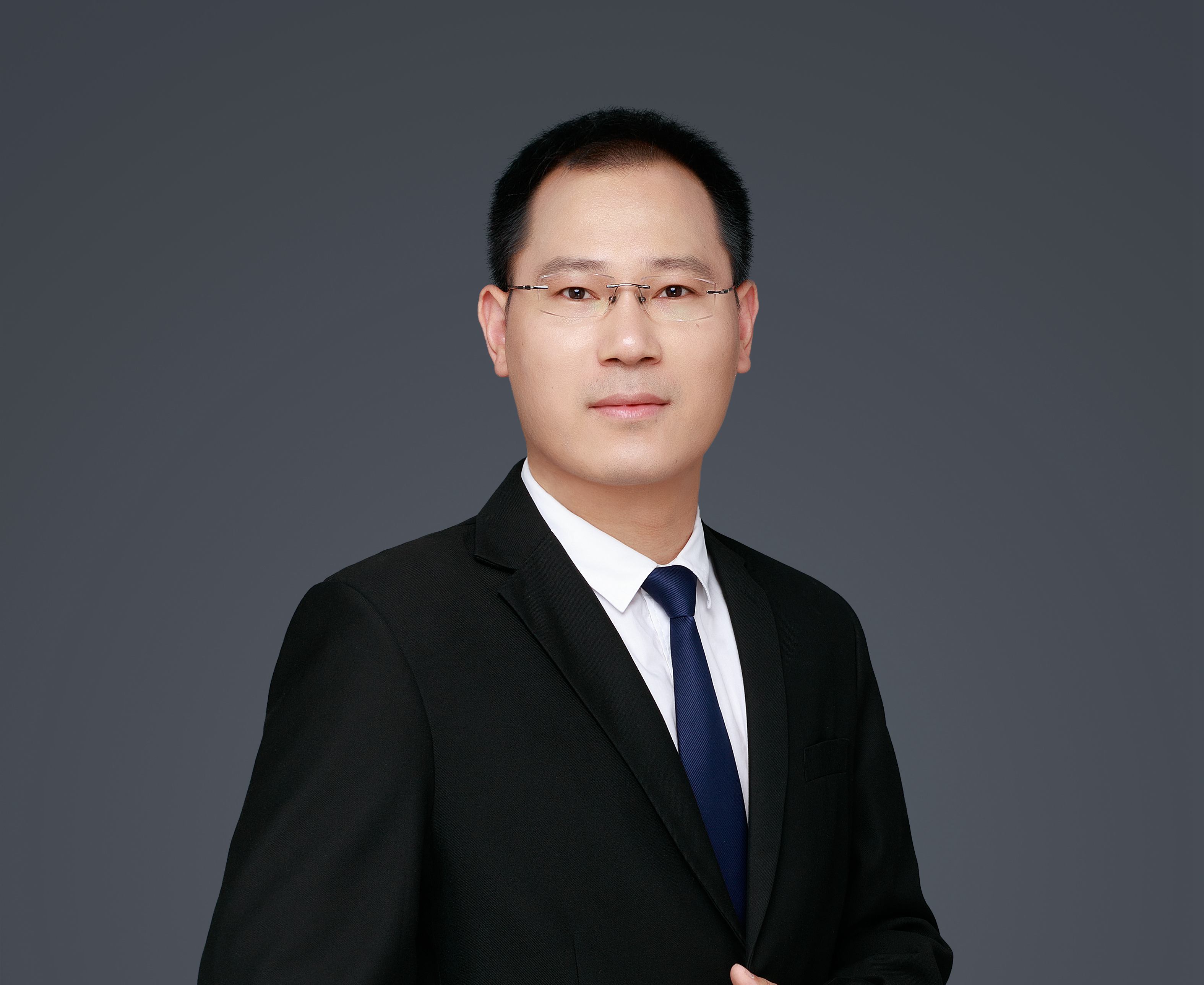 【寻访身边的榜样】科研求索孜孜无怠 培桃育李诲人不倦——记电子科学与工程学院副院长贺龙兵