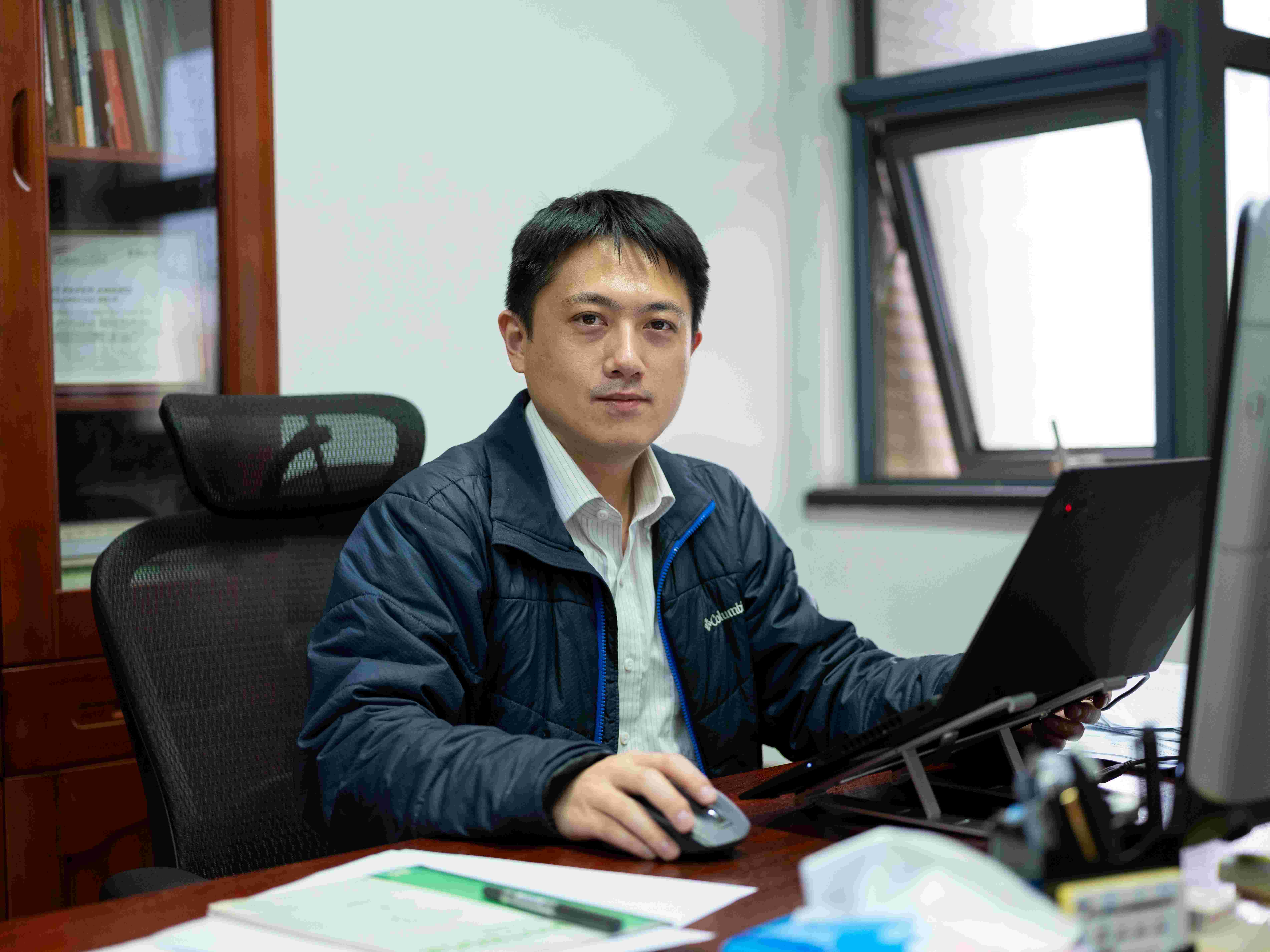 【寻访身边的榜样】静心尽力——记东南大学信息科学与工程学院青年教授许威