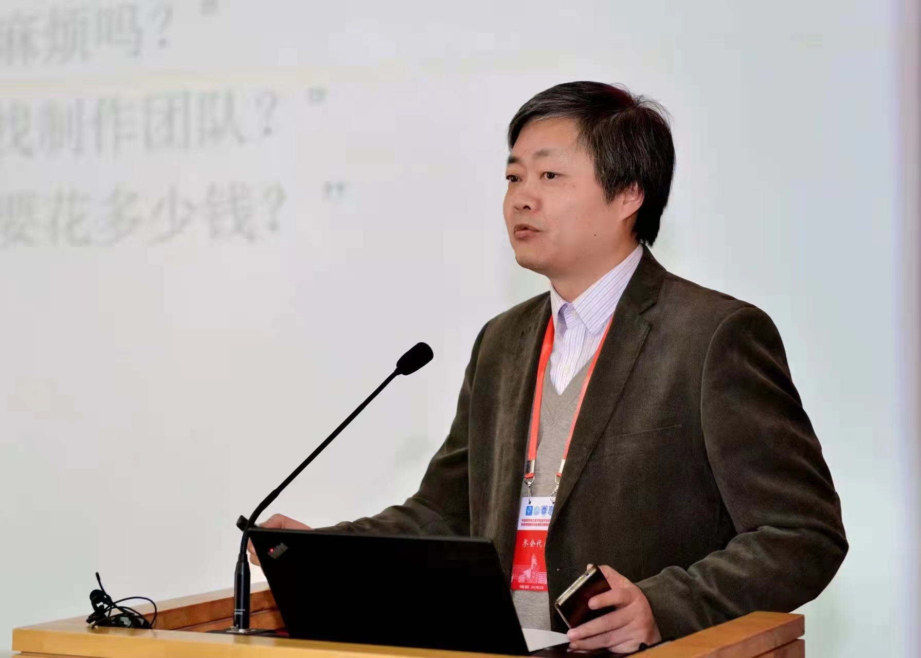 以你为镜：平凡相伴里的微光——记东南大学杰出教学奖获得者、信息科学与工程学院孟桥教授